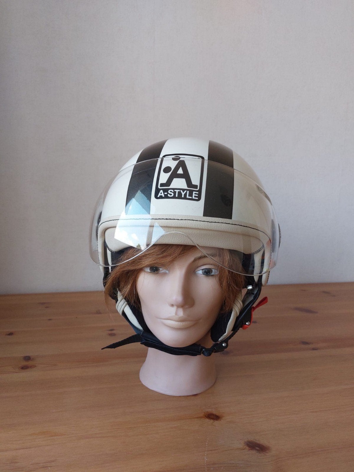 Nieuwe A-Style bromfietshelm helm, nieuw in doos, Fietsen en Brommers, Ophalen of Verzenden, Nieuw, Medium, A- Style