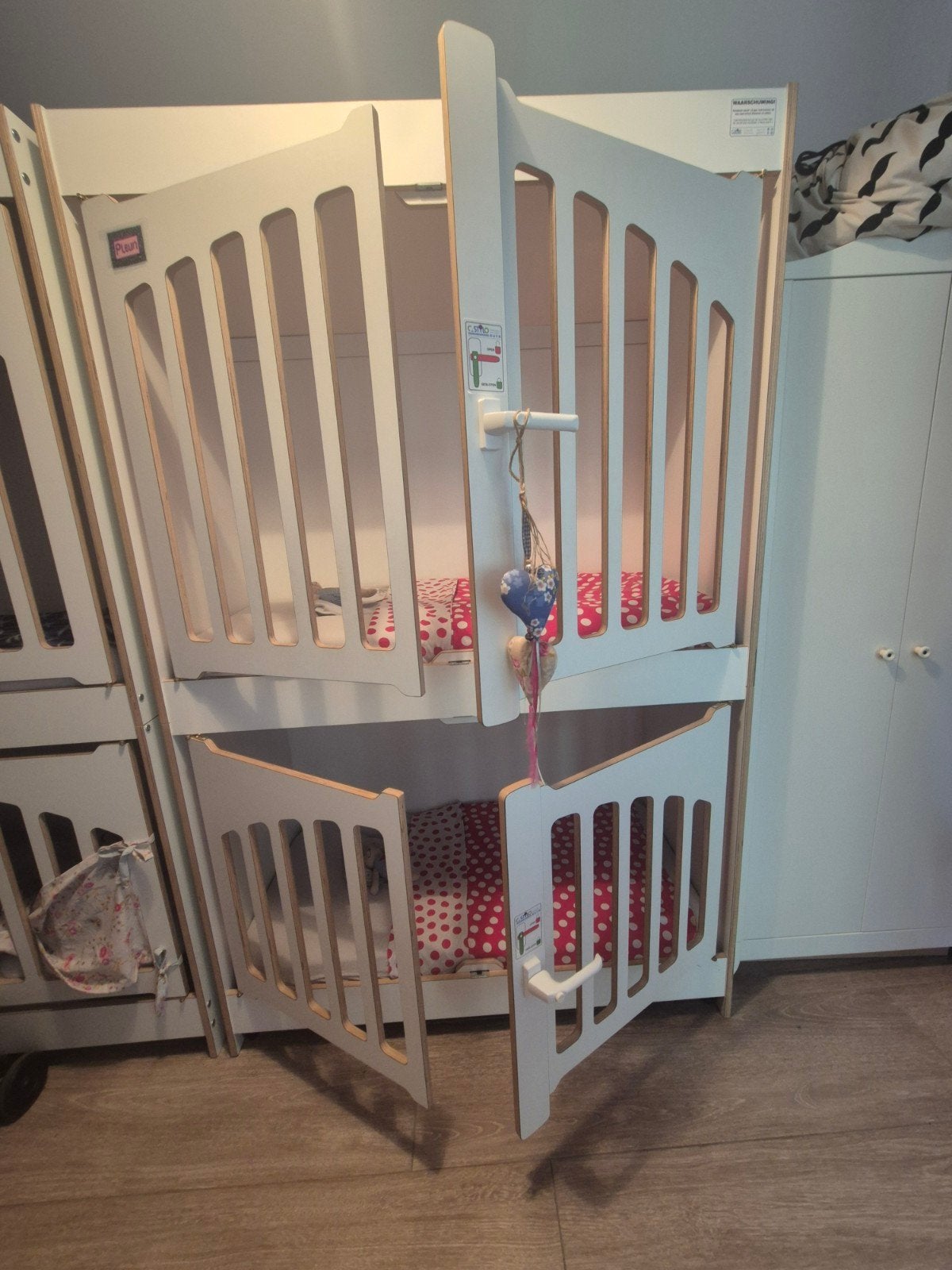 Stapelbed duo met vast dakje voor Kinderopvang, Ophalen, Hoogslaper of Stapelbed, Zo goed als nieuw, Minder dan 140 cm