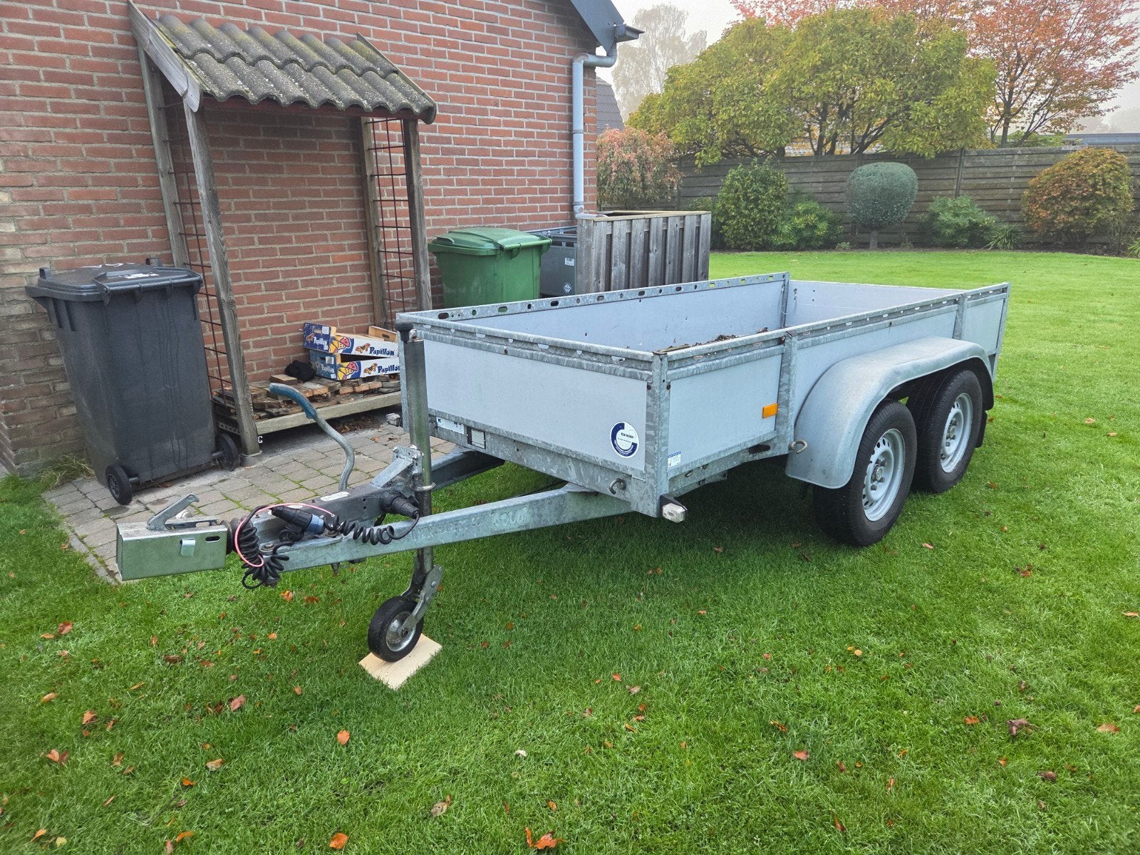 Hapert  tandemasser aanhangwagen 300x130 cm 2000 kg, Ophalen