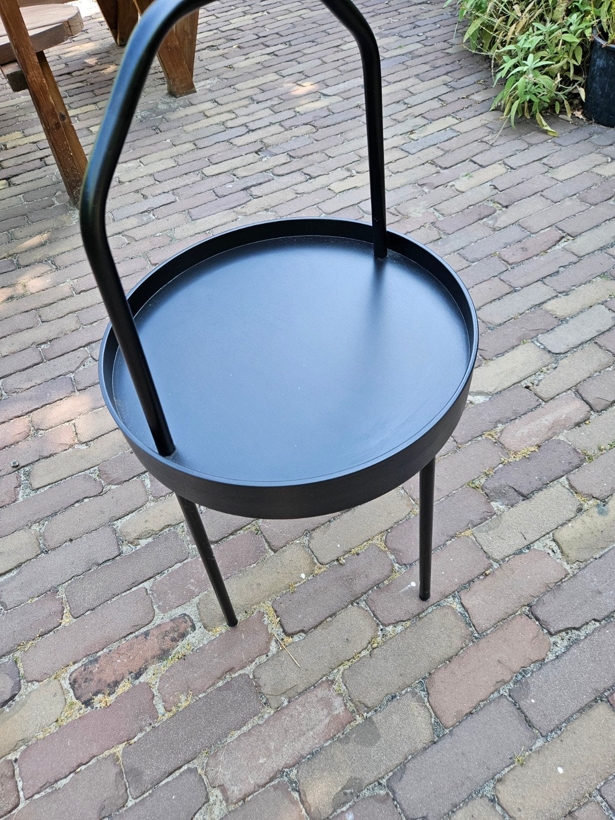 Ikea Burvik bijzettafel - zwart met hengsel, Huis en Inrichting, Ophalen, Zo goed als nieuw, Rond, Hout