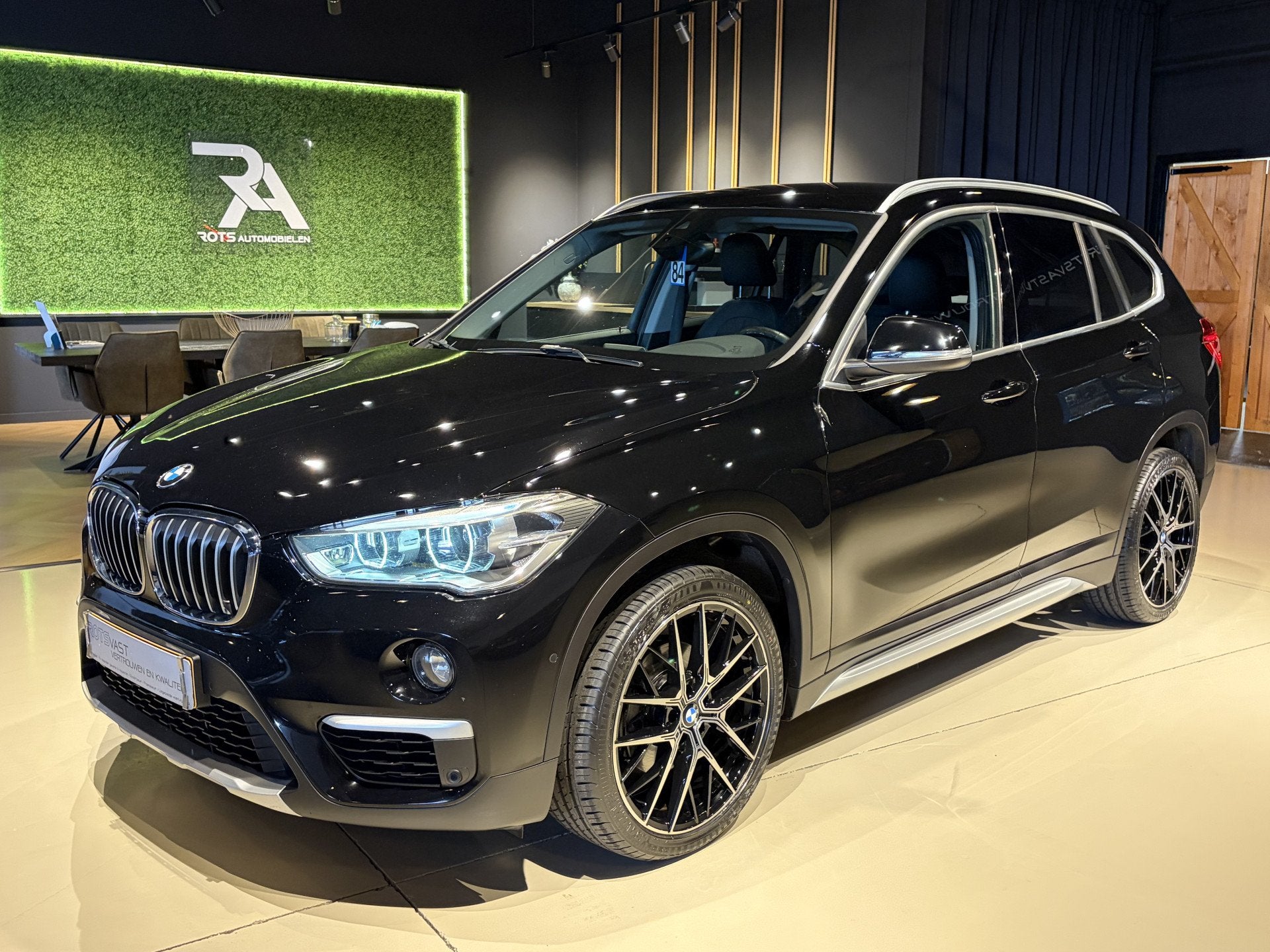 BMW X1 sDrive 1.8i Exe Aut Navi|LED|Cruis|PDC|Camera Zwart, Auto's, BMW, Gebruikt, Huisgarantie, Met garantie (alle), Bedrijf