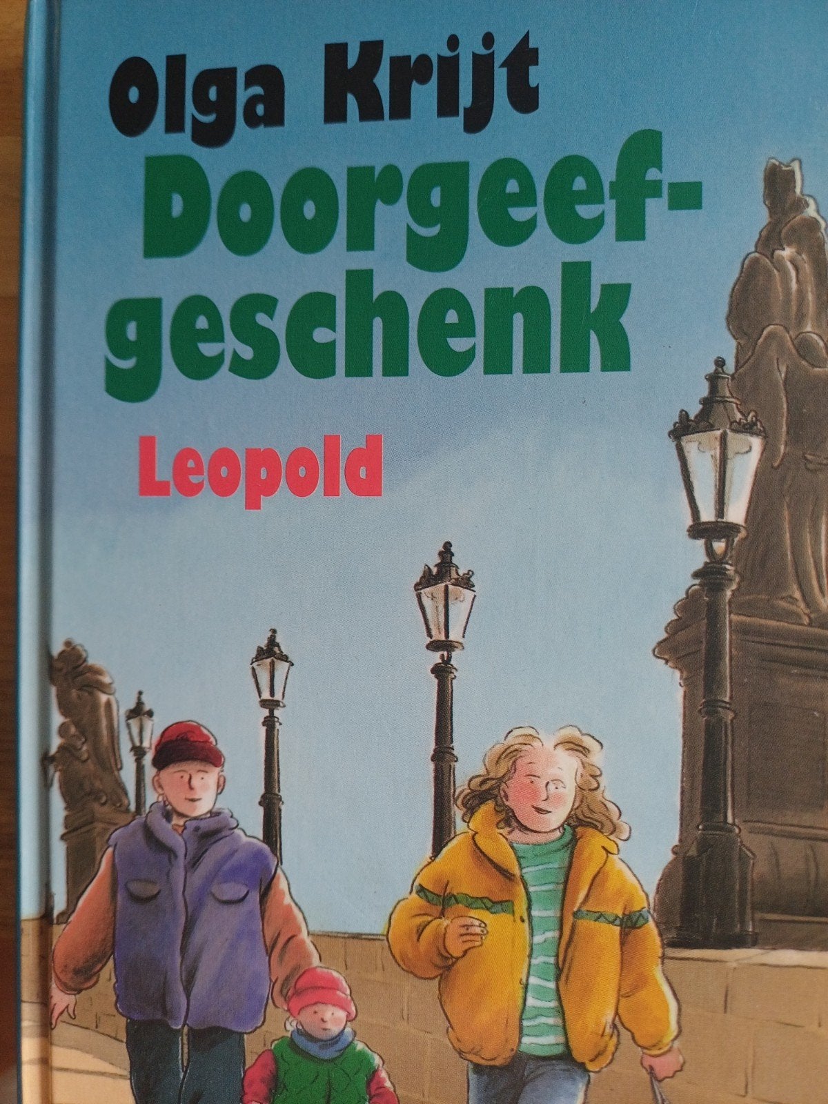 Olga Krijt - Doorgeefgeschenk, Fictie algemeen, O. Krijt, Ophalen of Verzenden, Zo goed als nieuw