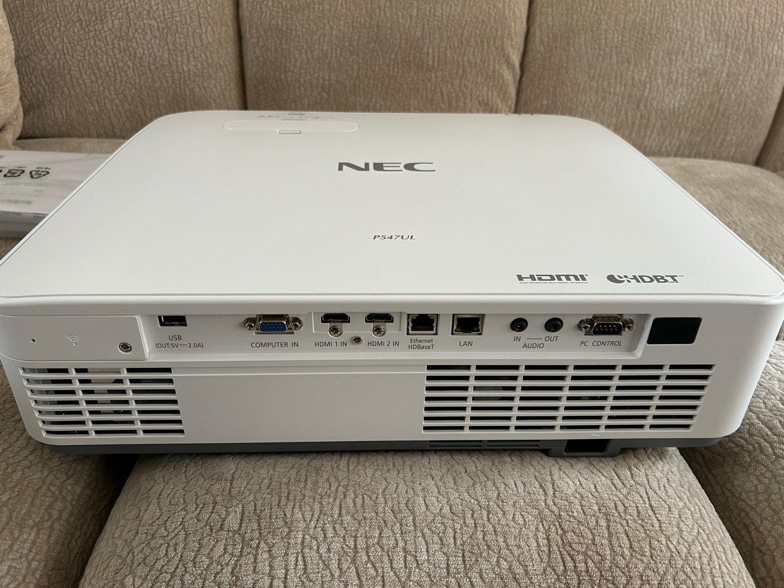NEC P547UL Laser Projector - Full HD, 5400 Lumen, Ophalen of Verzenden, Zo goed als nieuw, LED, Full HD (1080)