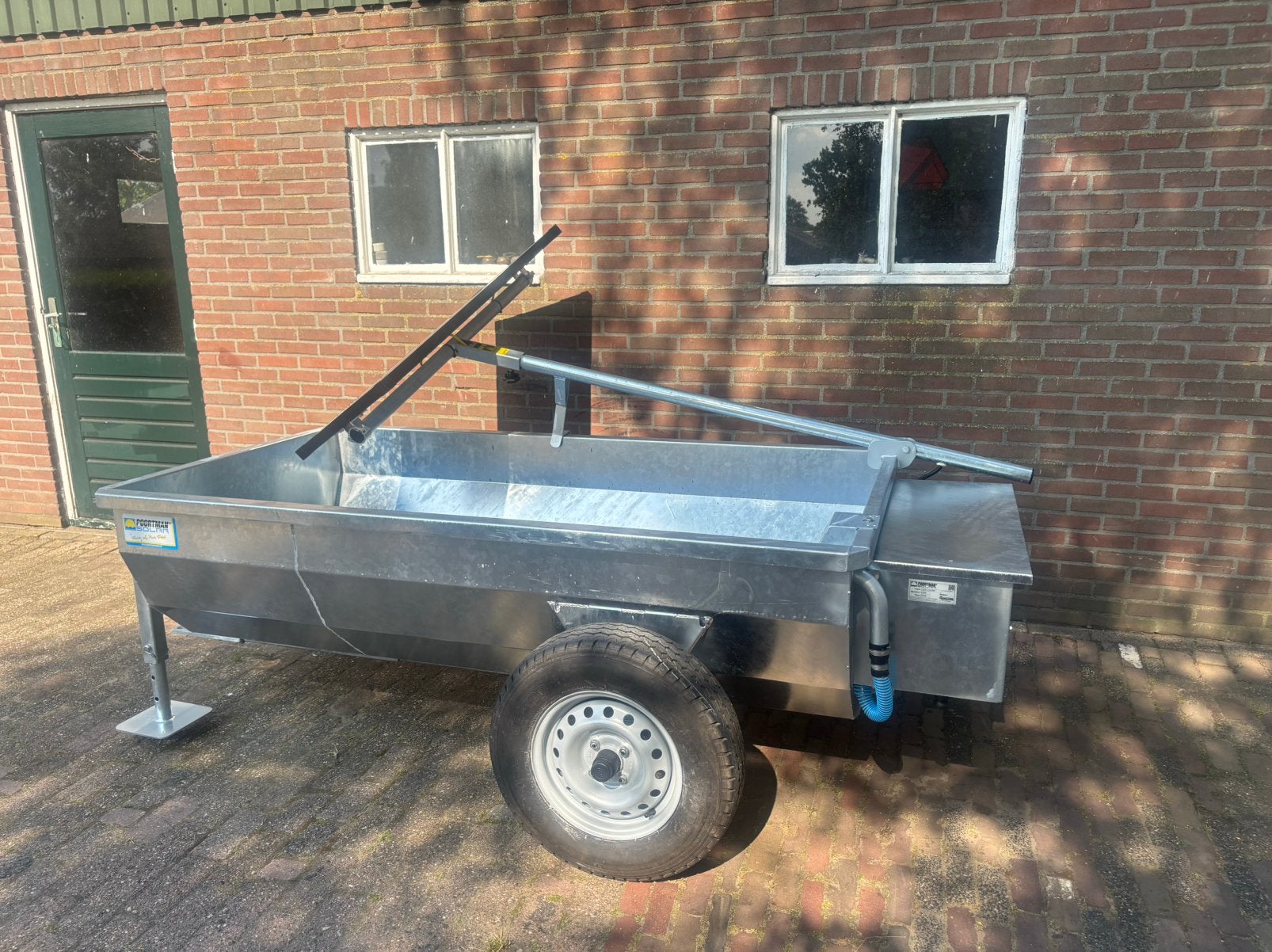 Weidedrinkbak op zonne energie