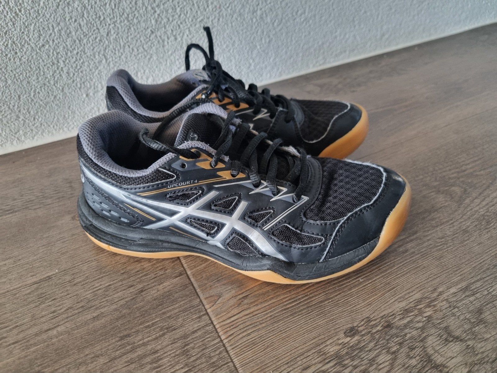 asics zaalschoenen sportschoenen volleybal handbal maat 35,5, Sport en Fitness, Ophalen of Verzenden, Zo goed als nieuw