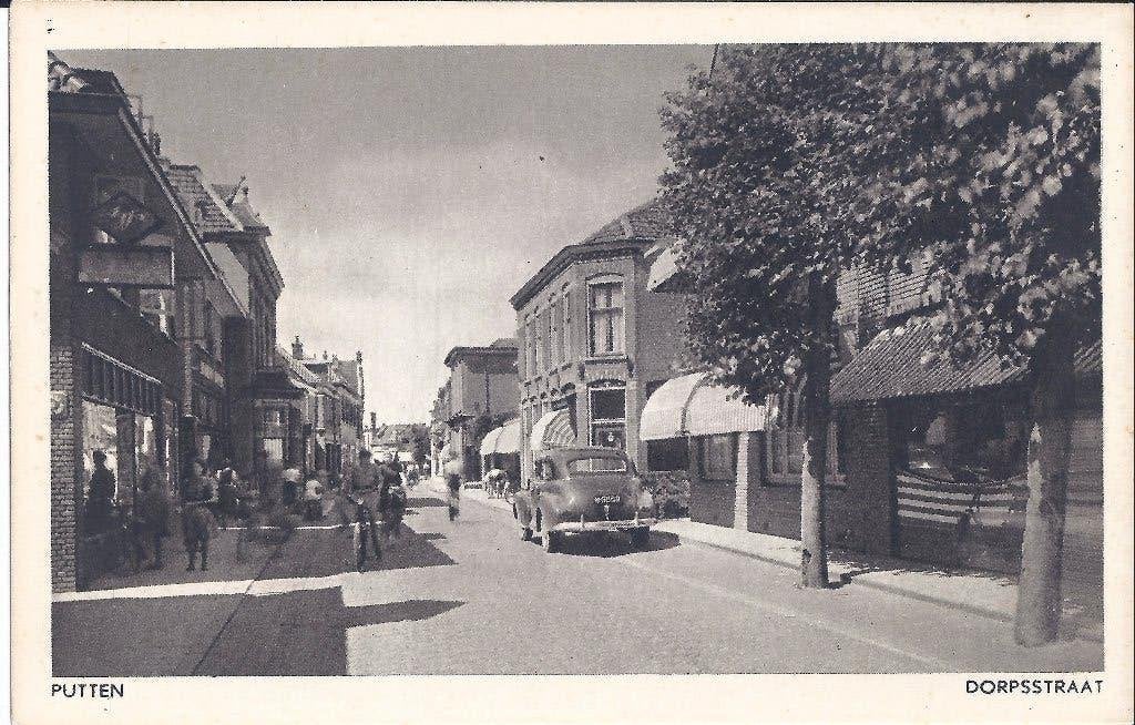 Putten - Dorpsstraat - auto - fietser - volk, Verzenden, 1940 tot 1960, Ongelopen, Gelderland