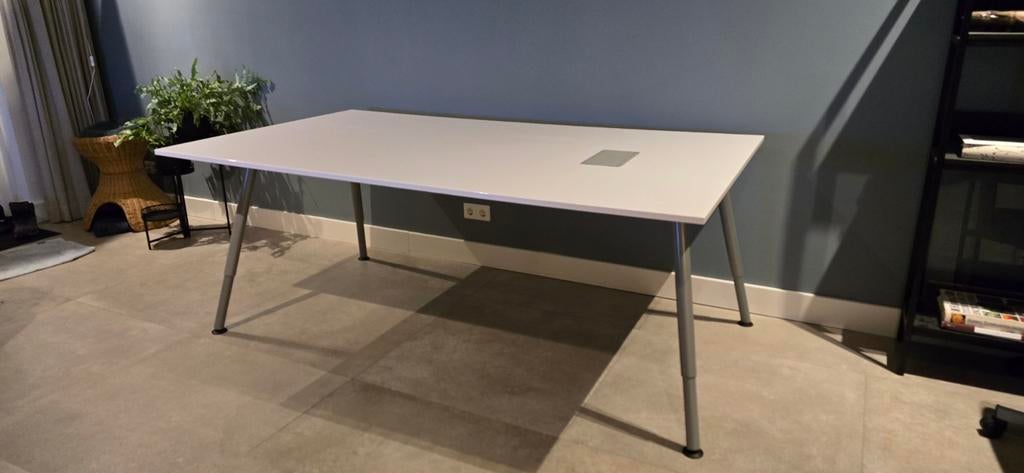 Hobbytafel / bureau / werktafel / knutseltafel, Ophalen, Zo goed als nieuw