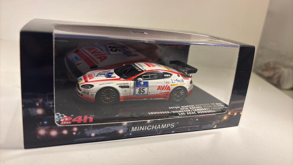 Aston martin vantage v8 gt4 Nurburgring 2011 minichamps 1.43, Auto, Ophalen of Verzenden, MiniChamps, A