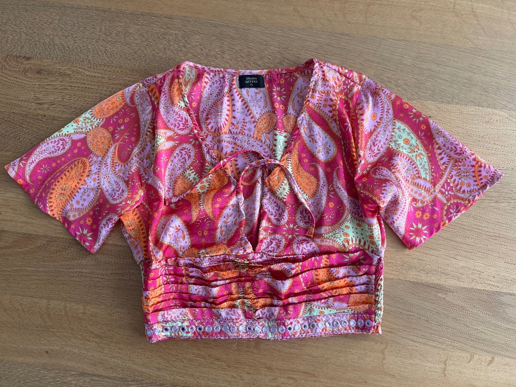 Kleurrijke crop top maat XS, Kleding | Dames, Tops, Ophalen of Verzenden, Zo goed als nieuw, Korte mouw, Maat 34 (XS) of kleiner
