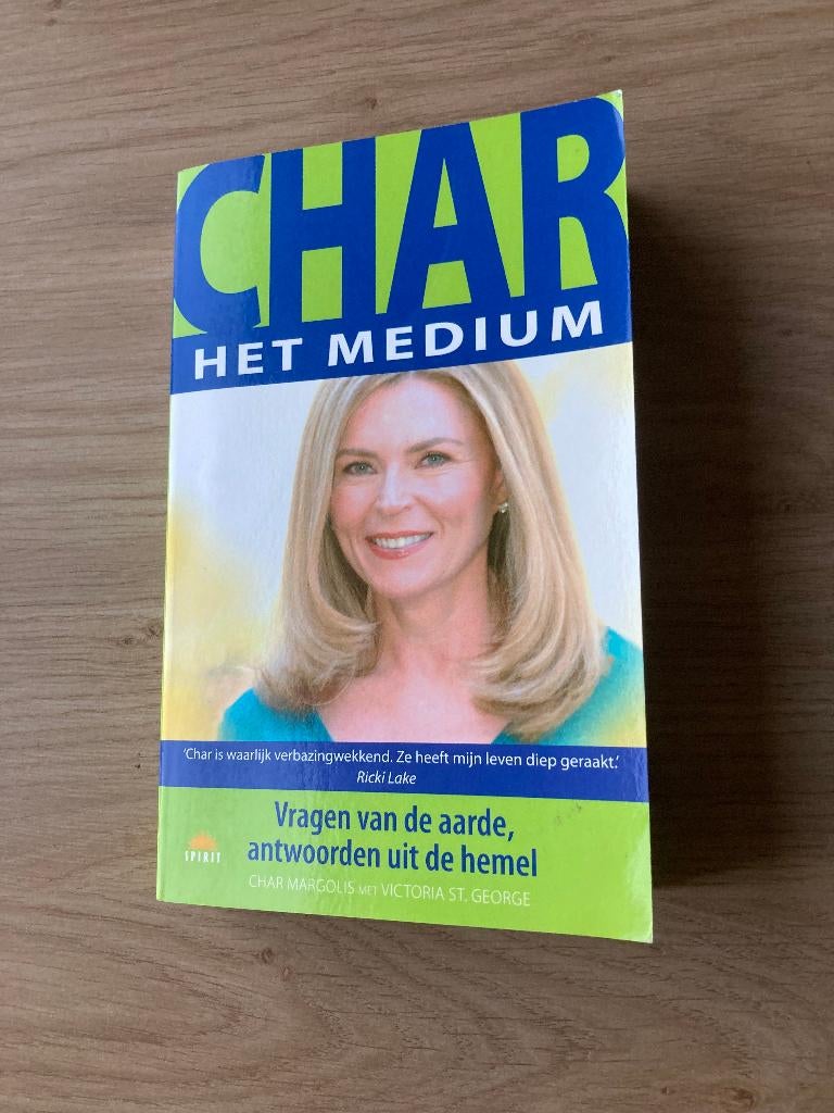 Boek Char Het medium, Boeken, Ophalen of Verzenden, Gelezen, Spiritualiteit algemeen, Overige typen