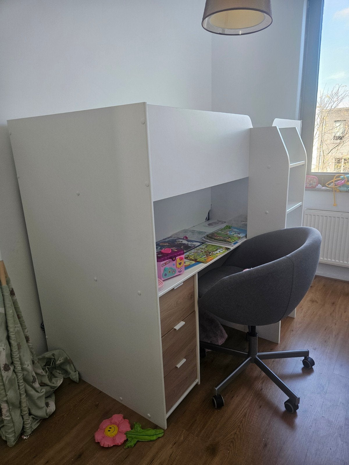 Witte hoogslaper met bureau en opbergruimte, Ophalen, Eenpersoons, Zo goed als nieuw, 90 cm