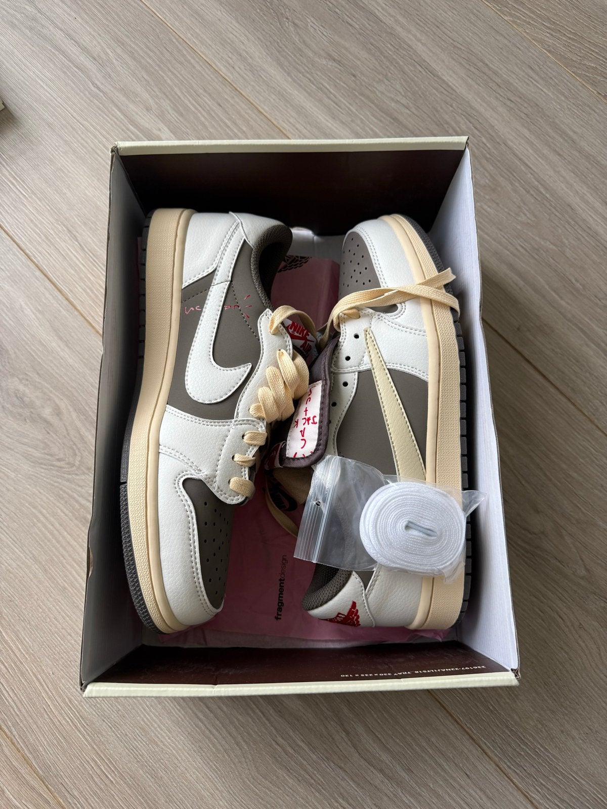 Nike Air Jordan 1 Low Travis Scott Reverse Mocha, Bruin, Nieuw, Ophalen of Verzenden, Sneakers of Gympen