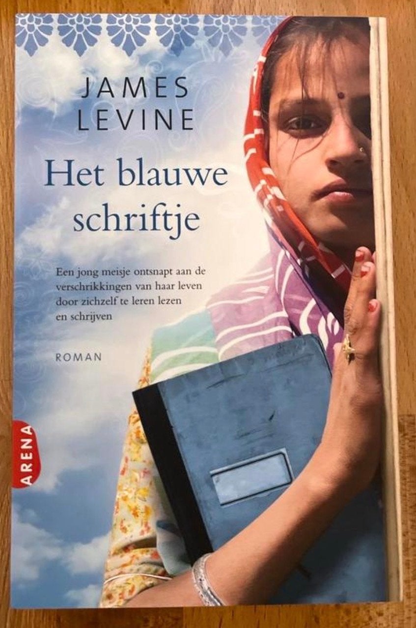 Het blauwe schriftje - James Levine (Roman), Boeken, Ophalen of Verzenden, Gelezen, Nederland