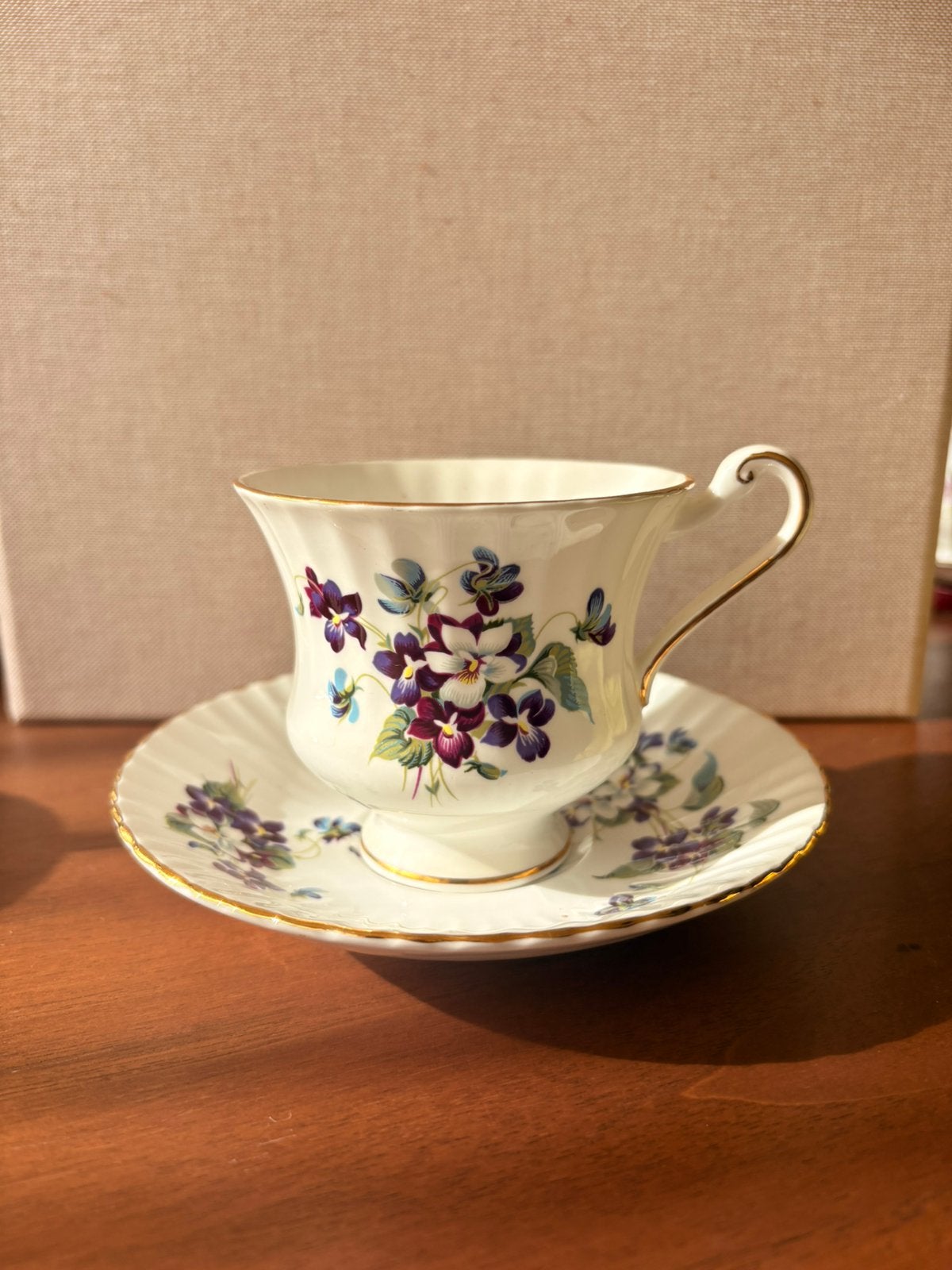 Vintage Paragon Fine Bone China Violets kop & schotel – GB, Ophalen of Verzenden