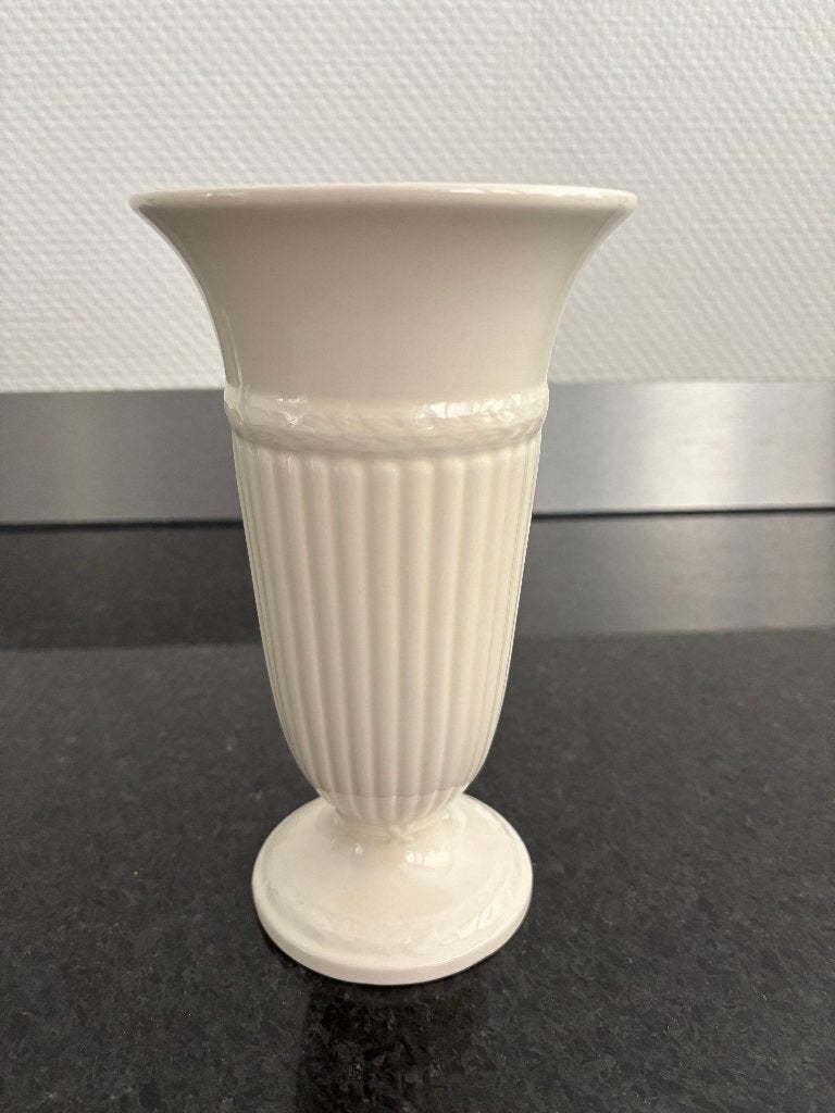 Wedgwood Edme vaas trompetvaas, 22 cm., Huis en Inrichting, Woonaccessoires | Vazen, Wit, Ophalen of Verzenden, Zo goed als nieuw