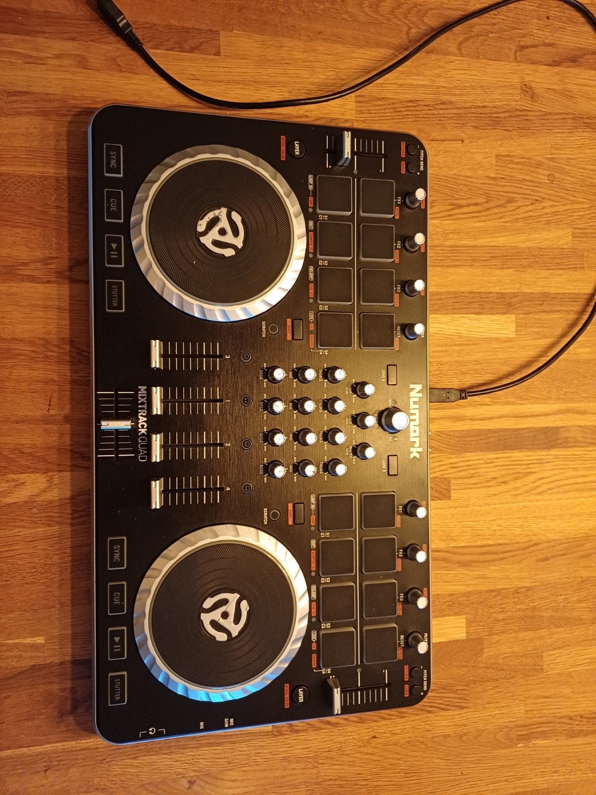 Numark Mixtrack Quad DJ Controller / Mixer, Ophalen of Verzenden, Gebruikt, Numark
