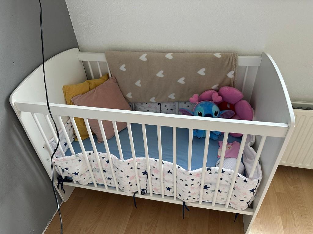 Baby crib cot, Kinderen en Baby's, Babywiegjes en Ledikanten, Ophalen, Zo goed als nieuw, Ledikant