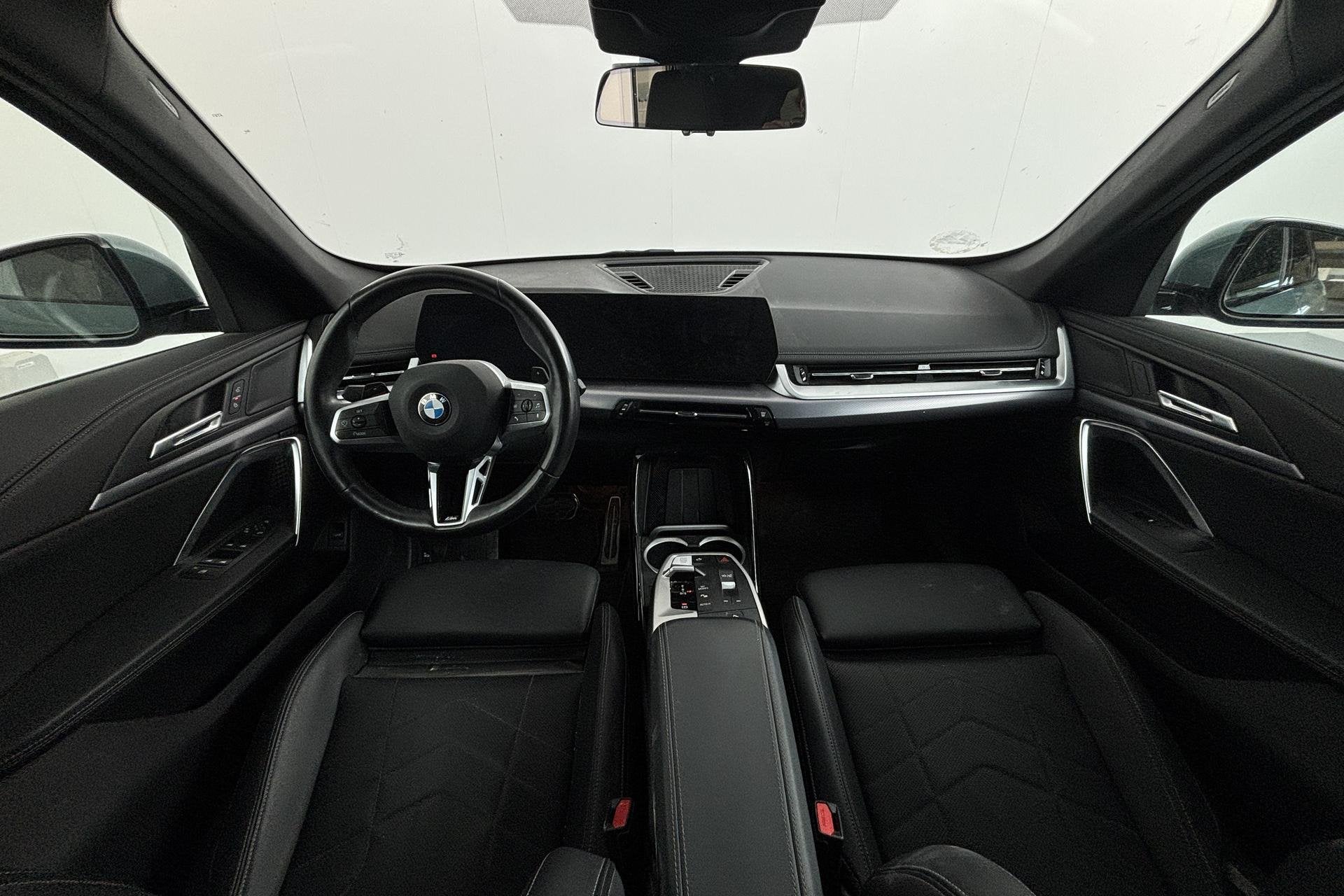 BMW X1 sDrive18i – sportief en verfijnd in opvallende kleu, Auto's, 136 pk, Gebruikt, Origineel Nederlands, Bedrijf
