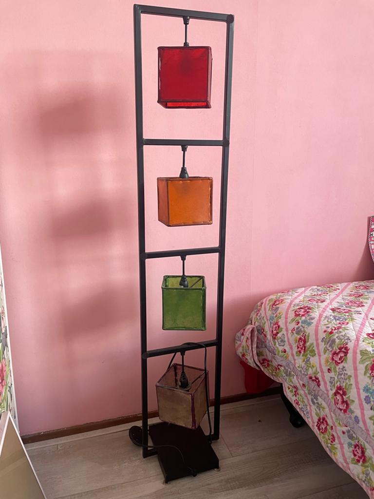 Vrolijke staande lamp met gekleurde kappen, Ophalen, Gebruikt, Metaal, 150 tot 200 cm