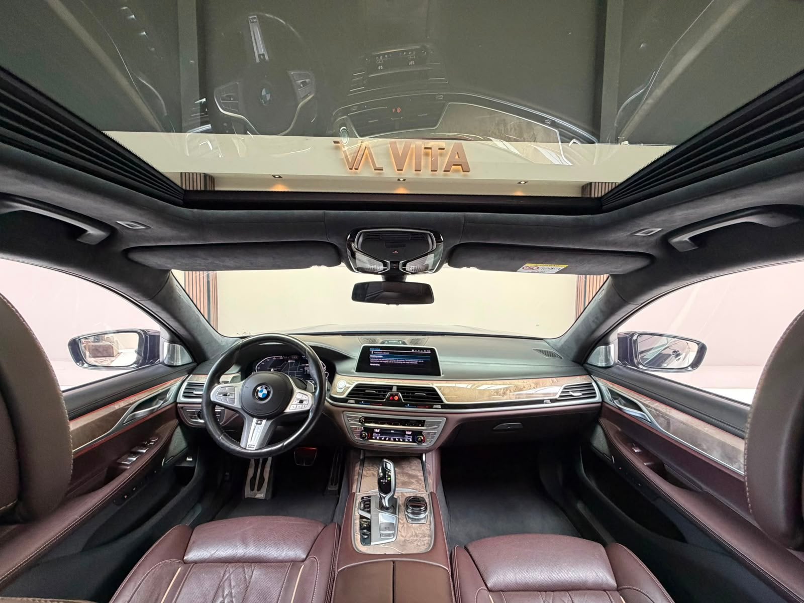 BMW 7 Serie 745e High Executive CarbonCore|Softclose|Luchtve, Auto's, Automaat, Gebruikt, Euro 6, Zwart