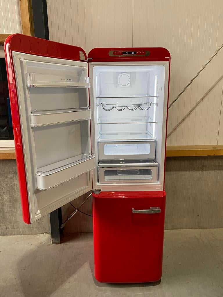 Smeg Koelkast met vriesvak - Rood, Bella, 200 liter of meer, 60 cm of meer, Met aparte vriezer