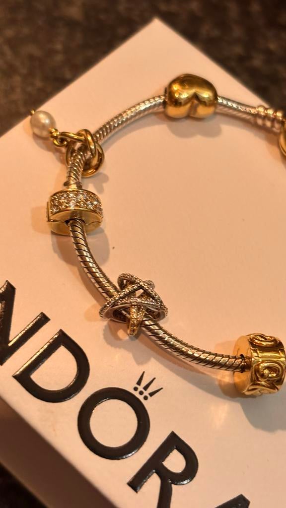 Pandora Armband met Gouden Bedels en Kristallen, Sieraden, Tassen en Uiterlijk, Armbanden, Ophalen of Verzenden, Zo goed als nieuw