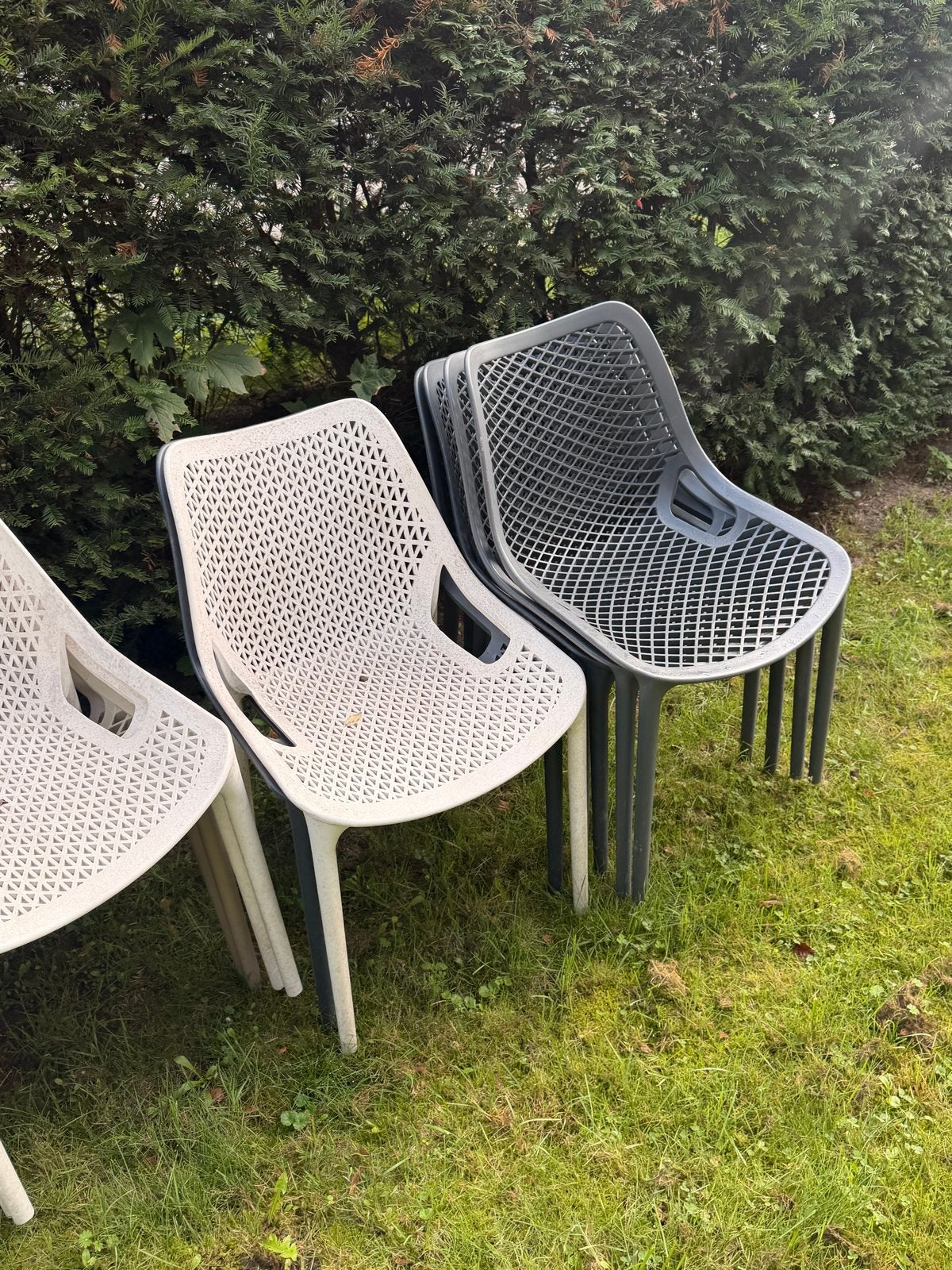 Foto 3 van Stapelbare tuinstoelen van kunststof en metaal