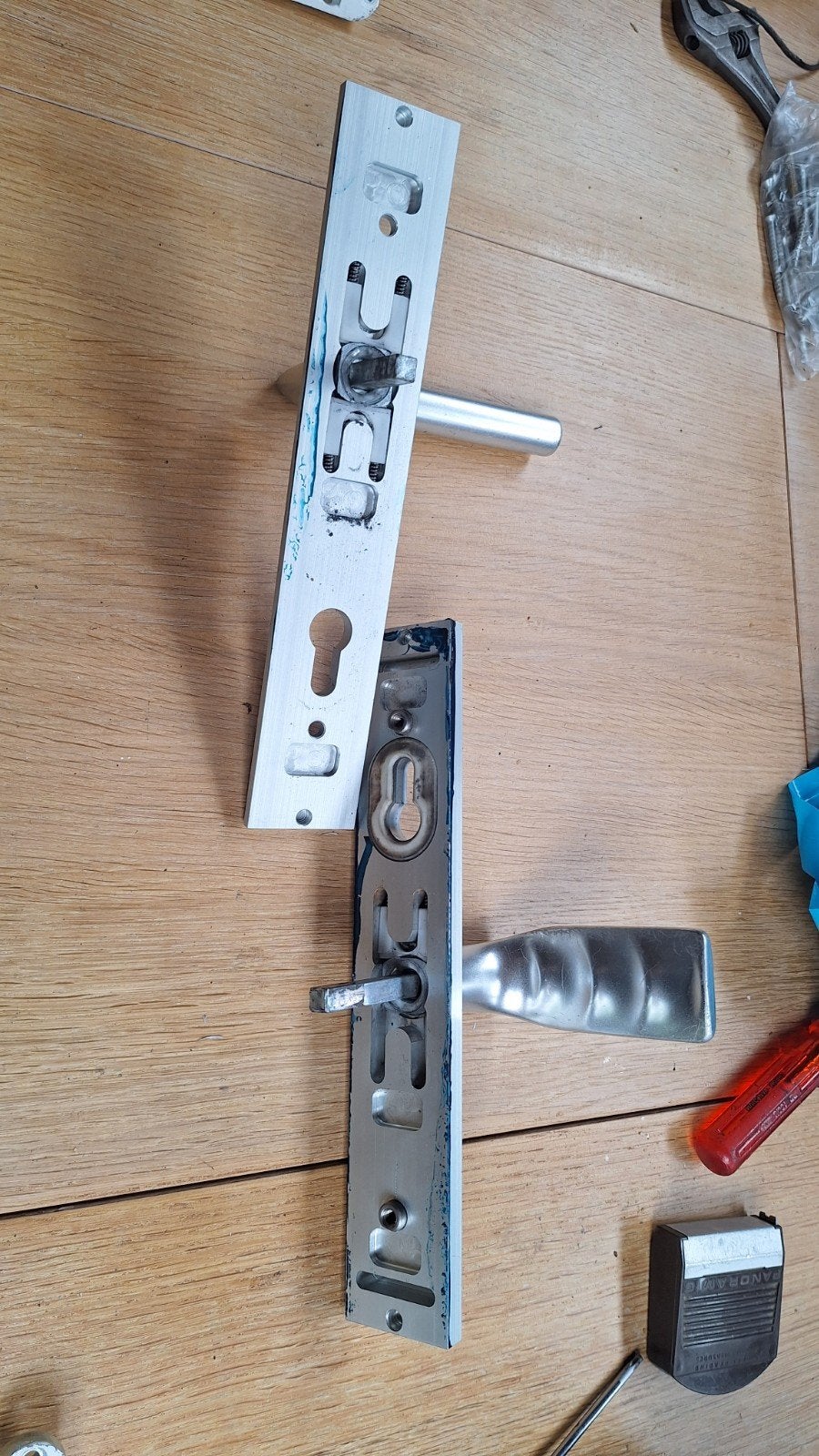 3 punts  sluiting klink bediend, Doe-het-zelf en Verbouw, Hang- en Sluitwerk, Ophalen of Verzenden, Gebruikt, Rvs, Klink of Kruk