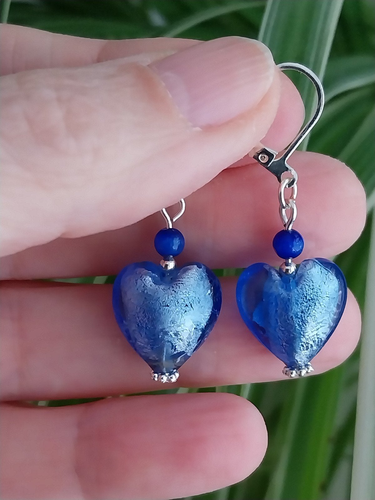 Blauwe glas hart oorbellen,verzilverde oorhaakjes #11755, Sieraden, Tassen en Uiterlijk, Oorbellen, Hangers, Met edelsteen, Verzenden