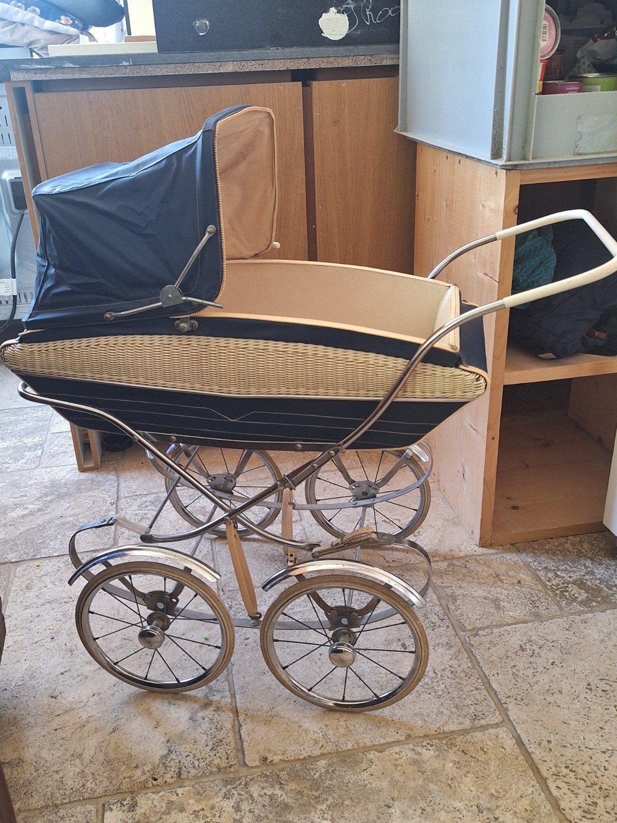 Vintage poppenwagen, Ophalen