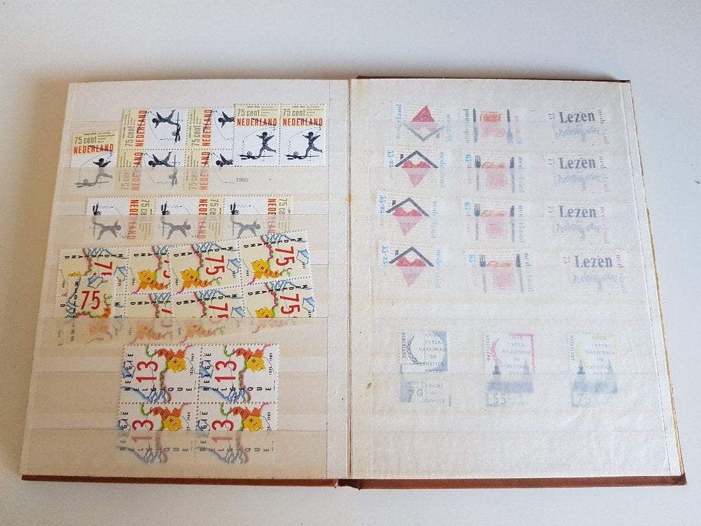 Postzegelalbum met 200+ postfrisse zegels NL (jaren 80), Postzegels en Munten, Verzenden, Na 1940, Postfris