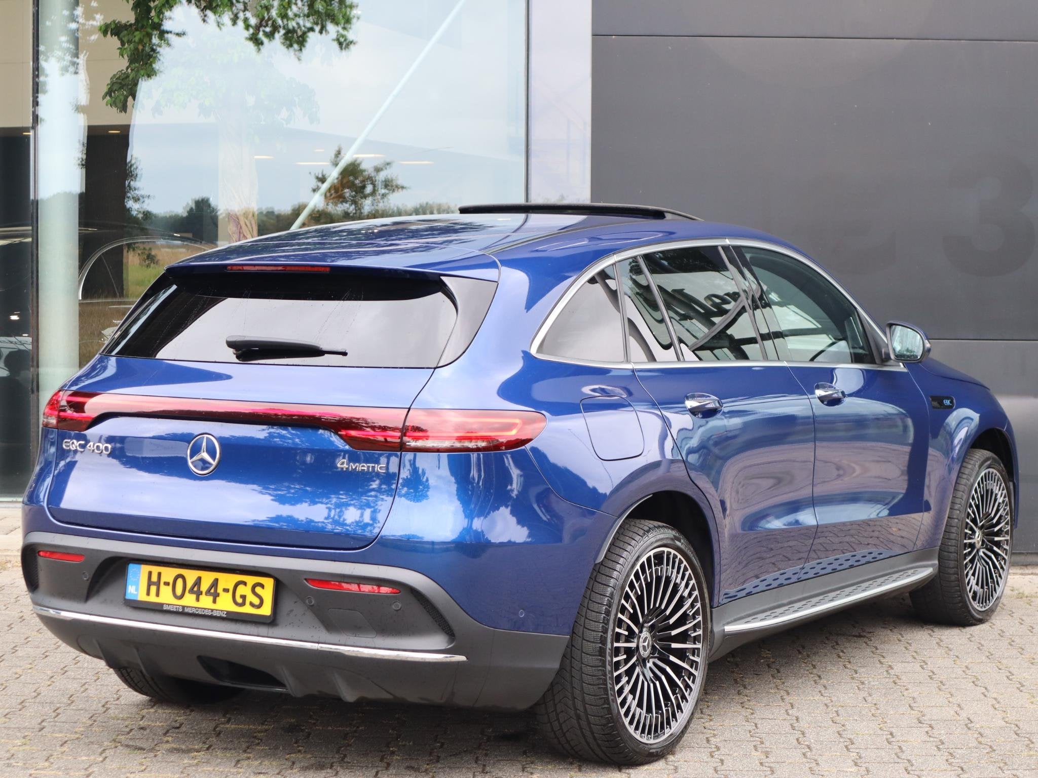 Mercedes-Benz EQC 400 4MATIC Premium Plus 80 kWh, Automaat, Stof, Zwart, Blauw