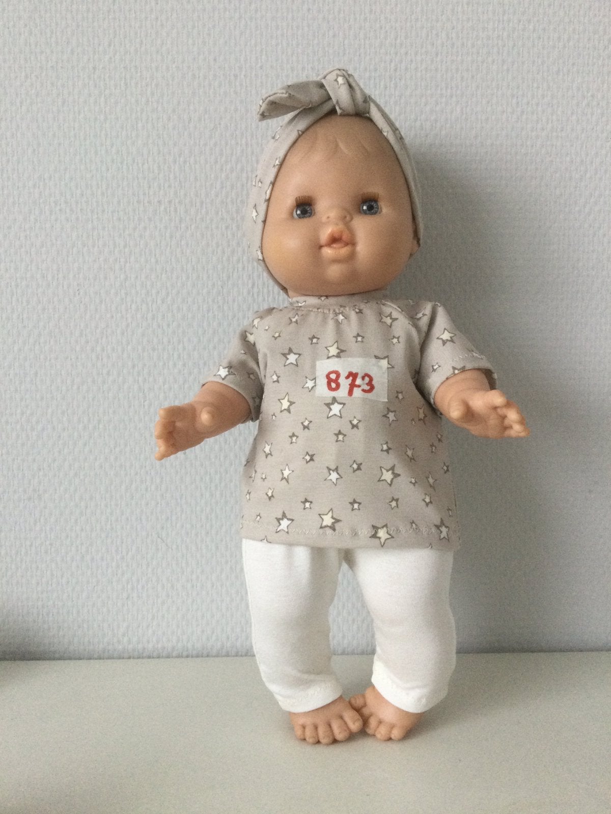 Nr 873 poppenkleertjes babypop 34 cm Reina Paola pop 34 cm, Ophalen of Verzenden, Zo goed als nieuw, Babypop