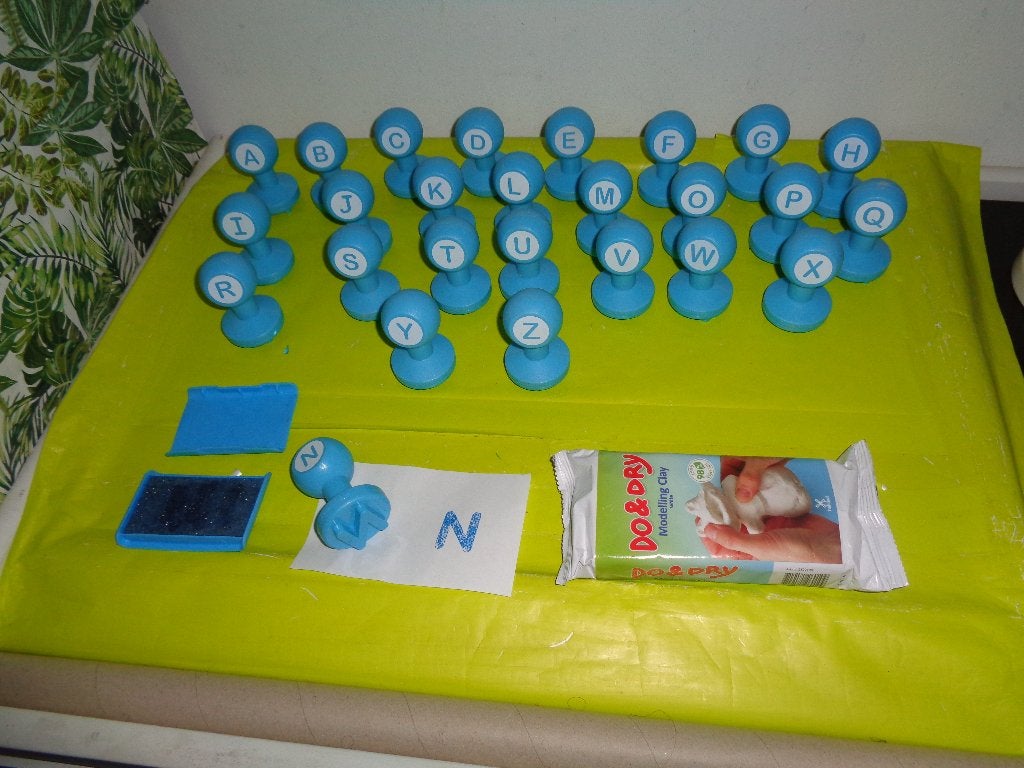 ABC STEMPELS VOOR KLEI / INKT + EXTRA LETTERS BIEDEN VANAF€5, Ophalen, Zo goed als nieuw, Taal en Lezen