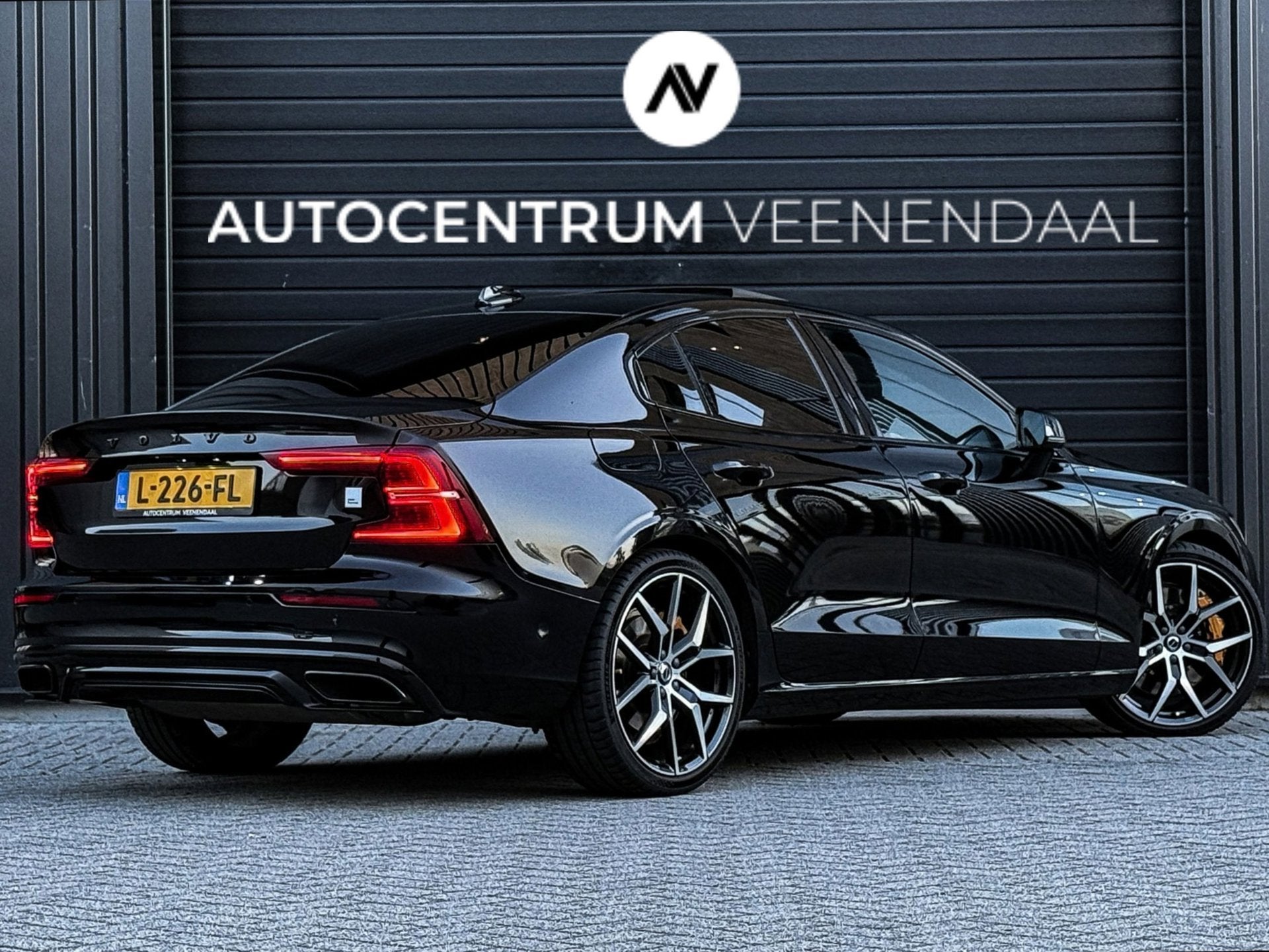Volvo S60 2.0 T8 AWD Polestar Engineered 405 PK PANO/BREMBO/, Automaat, Dealer onderhouden, Gebruikt, Zwart