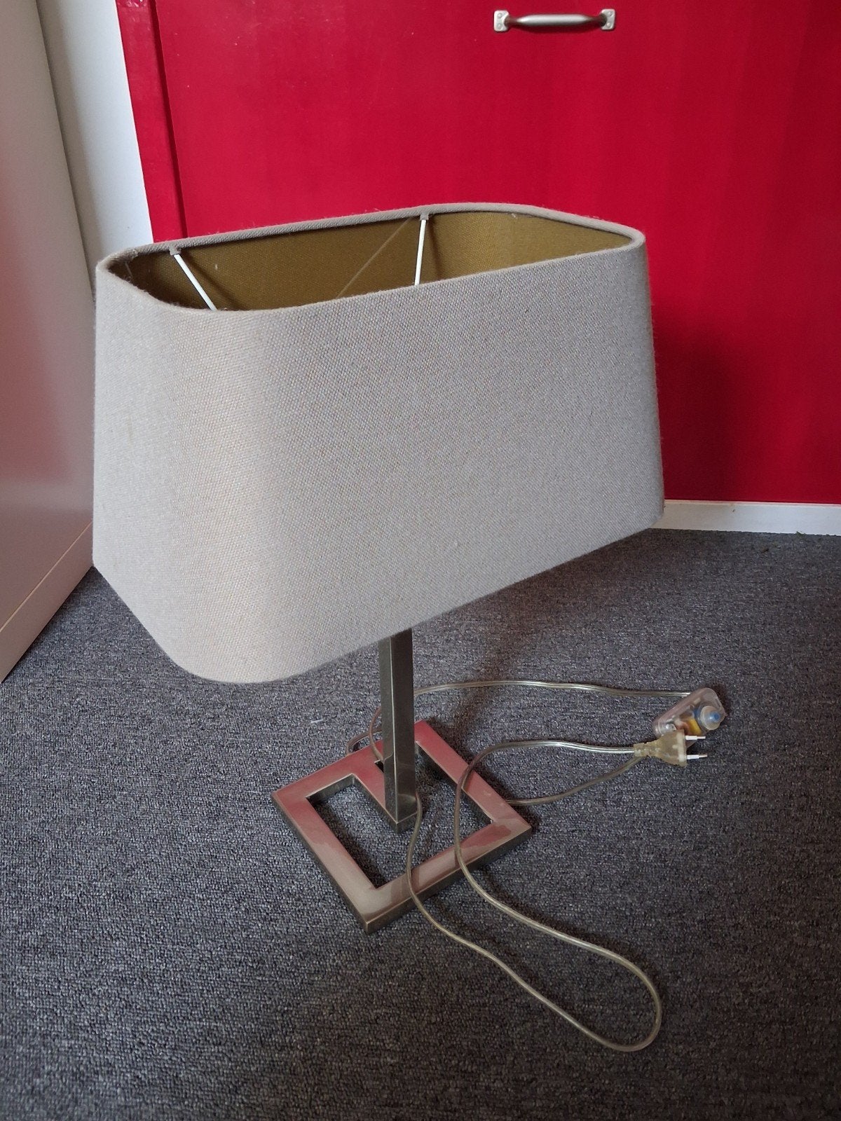 Moderne tafellamp met stoffen kap en metalen voet, Ophalen, Gebruikt, Met schakelaar, Metaal