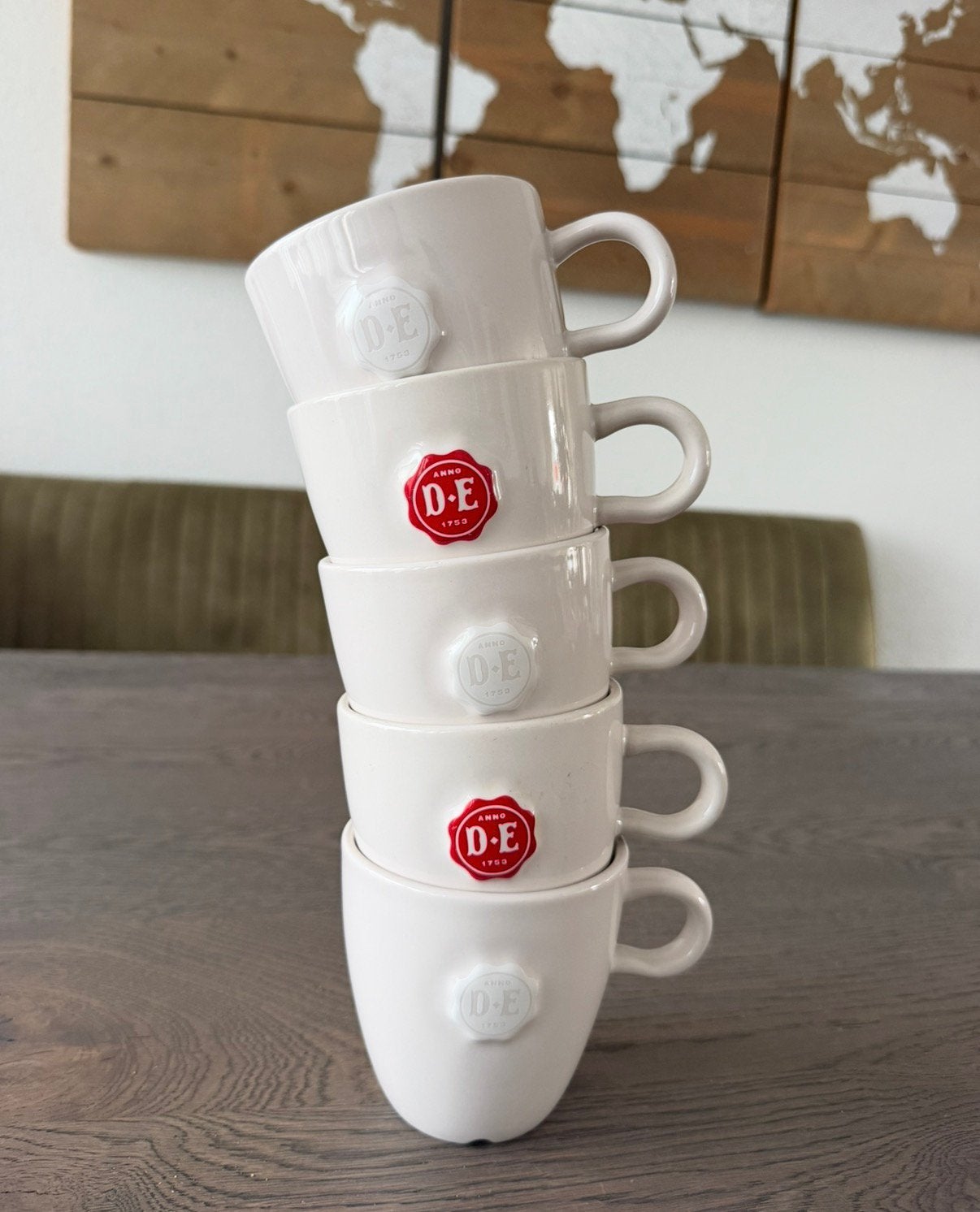 Douwe Egberts - Grotere Koffie koppen, Ophalen of Verzenden, Zo goed als nieuw, Overige stijlen, Kop(pen) en/of Schotel(s)