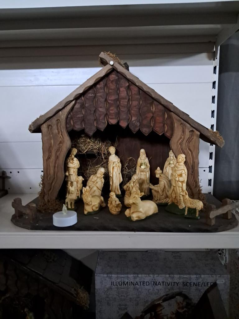 Kerststallen klein en groot met beeldengroepen., Diversen, Ophalen