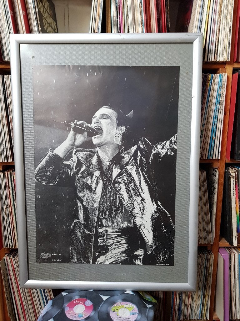 poster Bono (U2) actie  afm. 70 x 50 cm, Verzamelen, Rechthoekig Staand, Deurposter of groter, Ophalen of Verzenden, Zo goed als nieuw