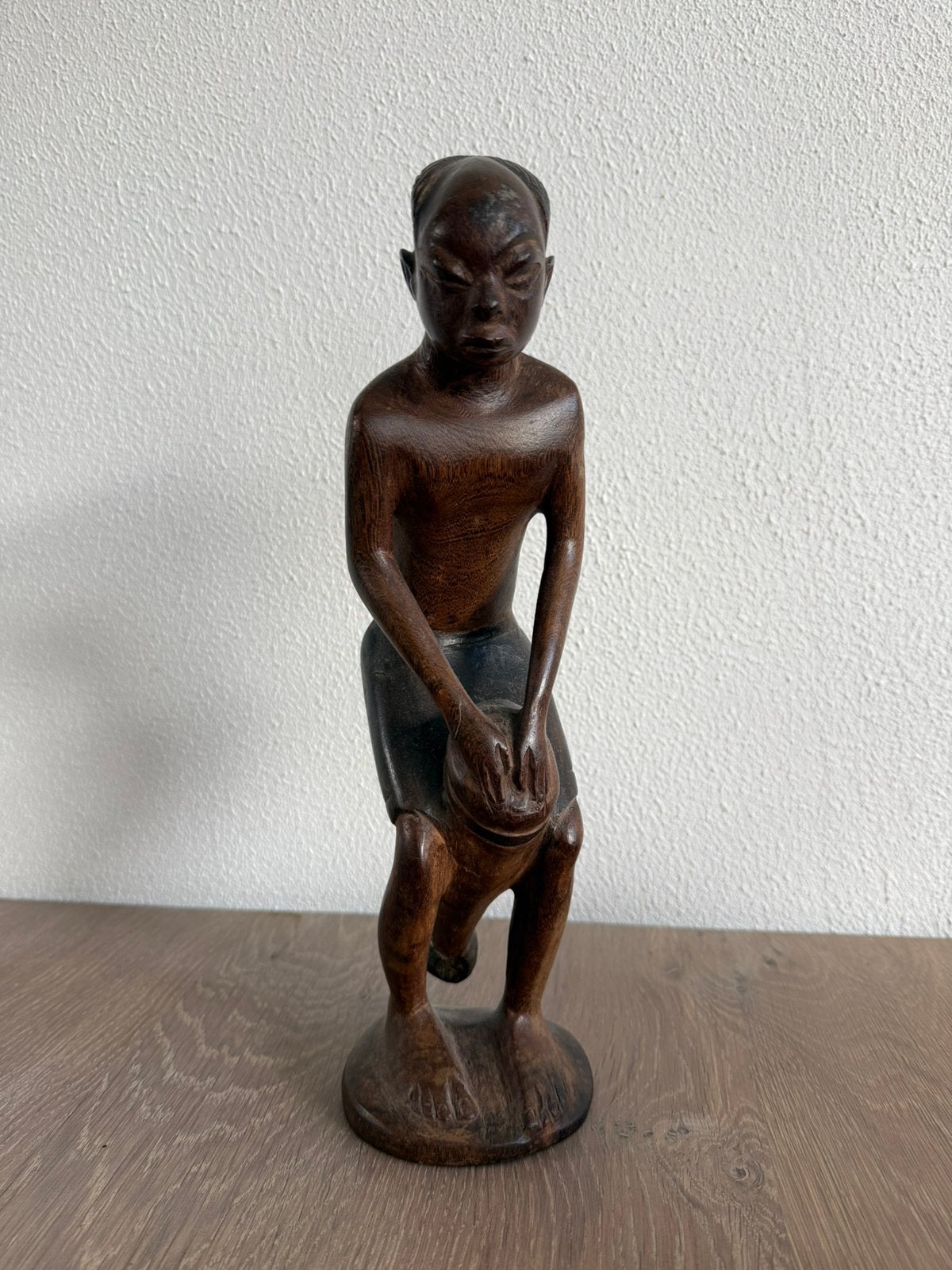 Afrikaans beeldje, Antiek en Kunst, Houtsnijwerk, Ophalen of Verzenden, 20 - 50 cm, Hout