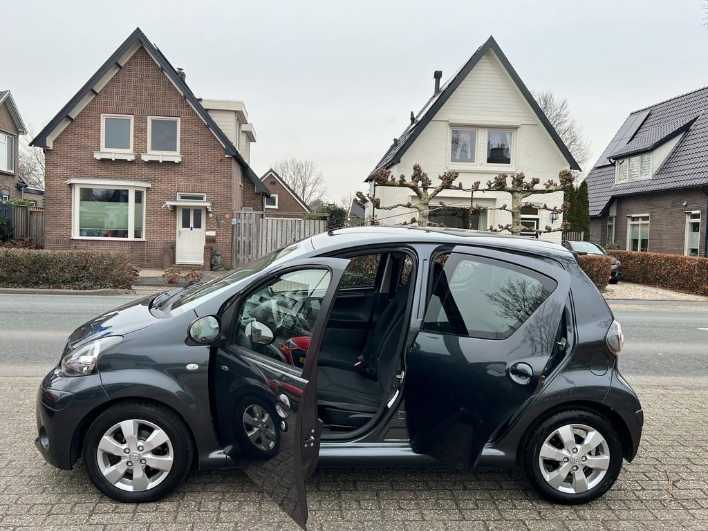 Toyota Aygo 1.0 VVT-i Exclusive 109.000 km NL-AUTO-NAP, Auto's, Toyota, Voorwielaandrijving, Stof, Gebruikt, Zwart