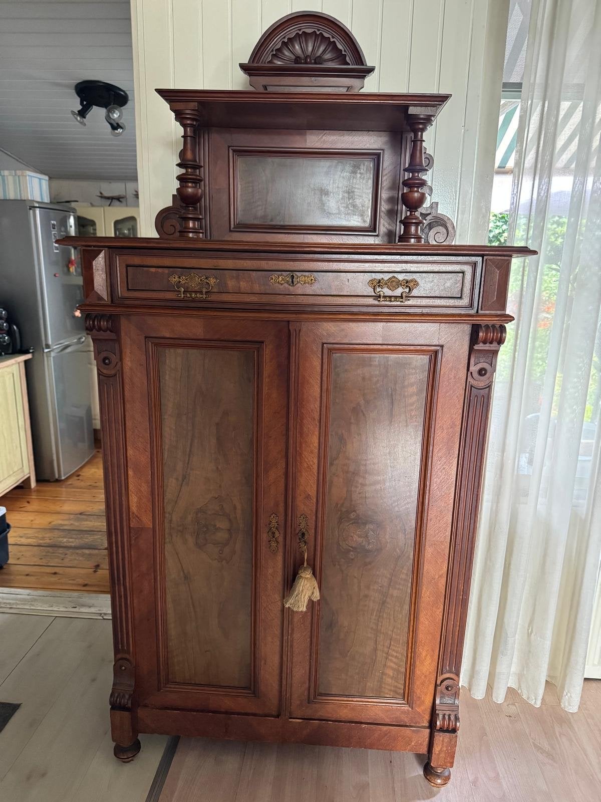 Antieke Houten Buffetkast met Prachtig Houtsnijwerk, Antiek en Kunst, Ophalen