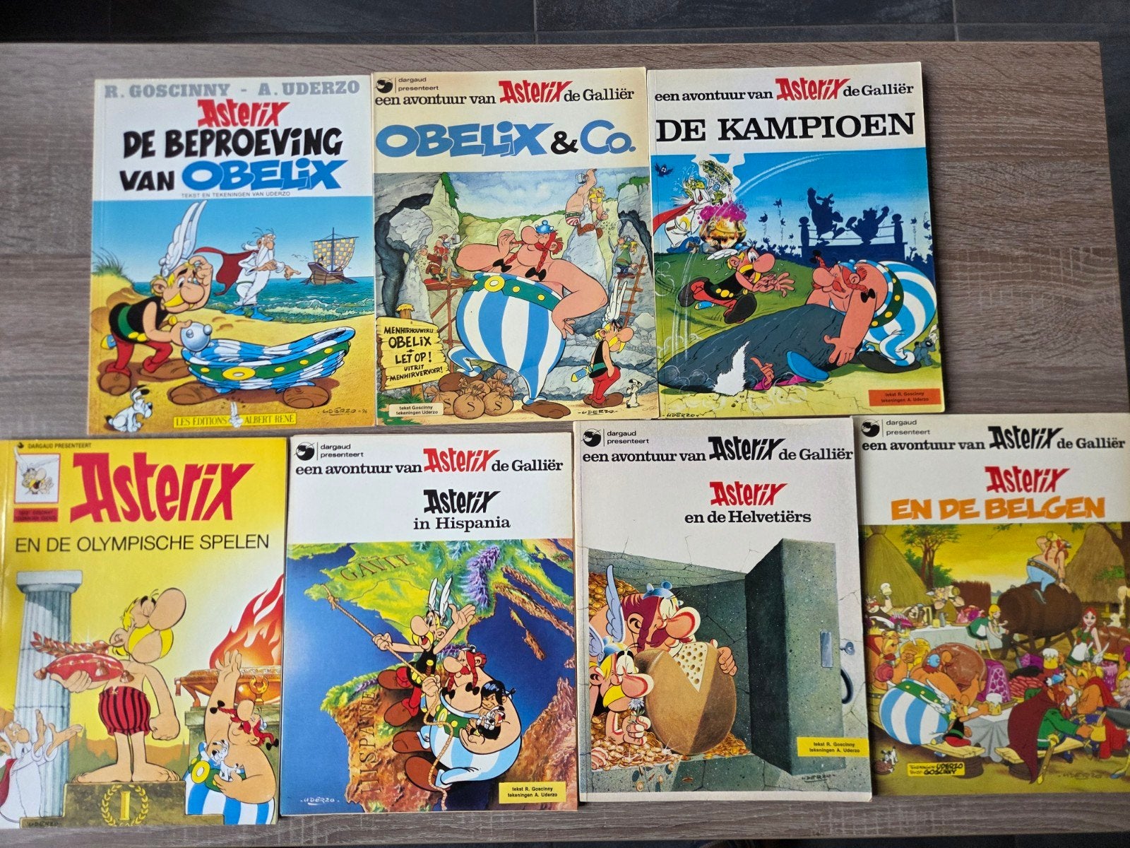 Asterix de Galliër 7x, Boeken, Stripboeken, Gelezen, Meerdere stripboeken, Ophalen of Verzenden