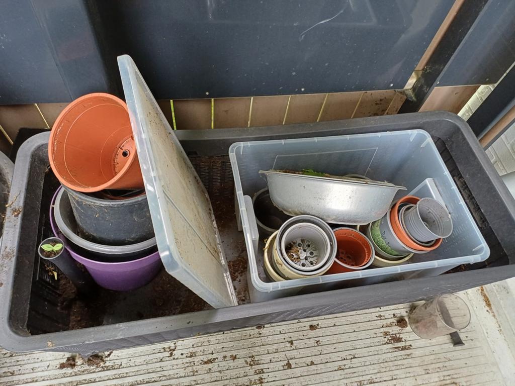 Gratis plantenbak en potten, Tuin en Terras, Ophalen, Kunststof, Gebruikt, Rond