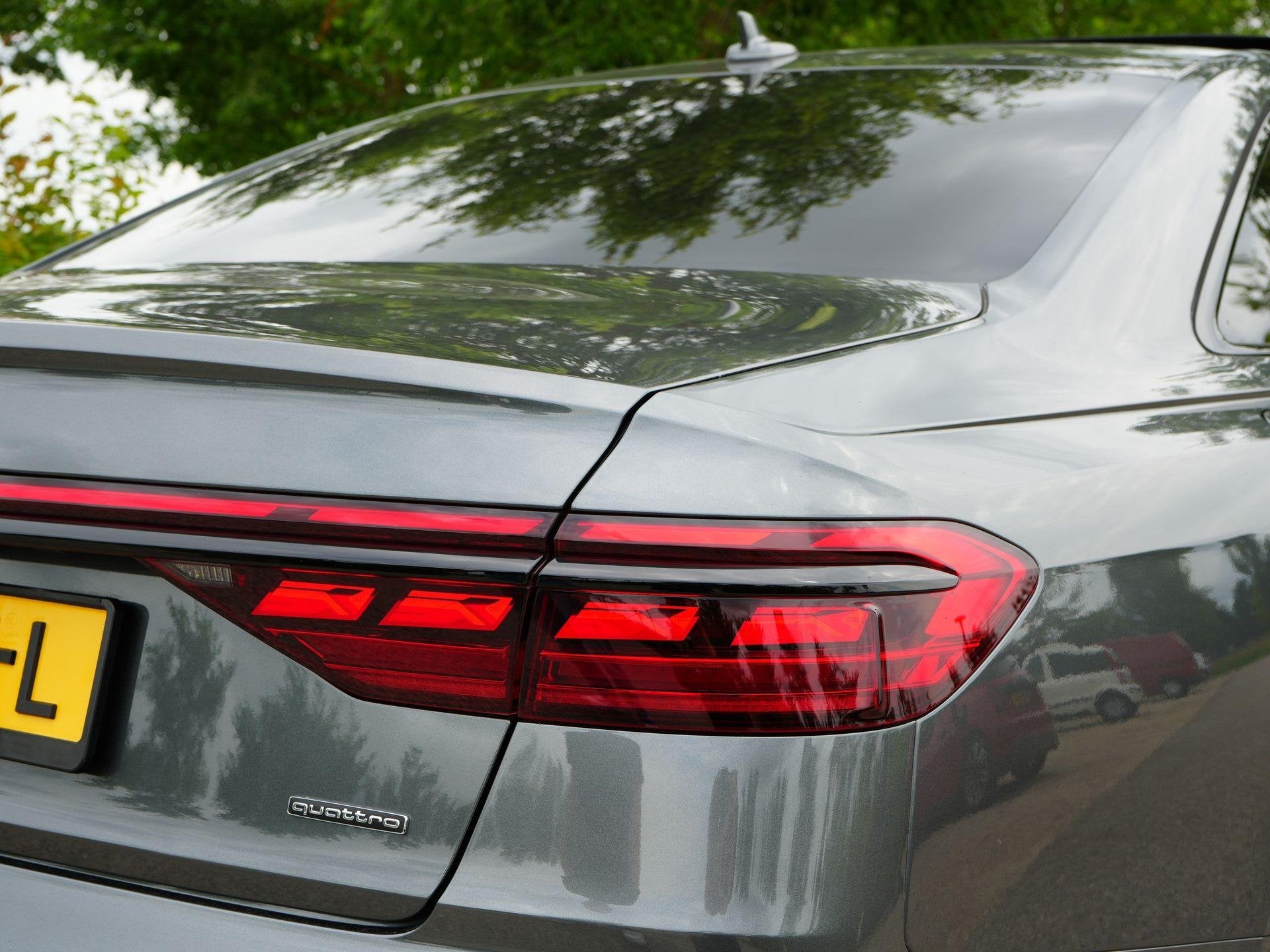 Foto 30 van Audi A8 S-Line 60 TFSI e 462 PK QUATTRO | Vierwielbesturing