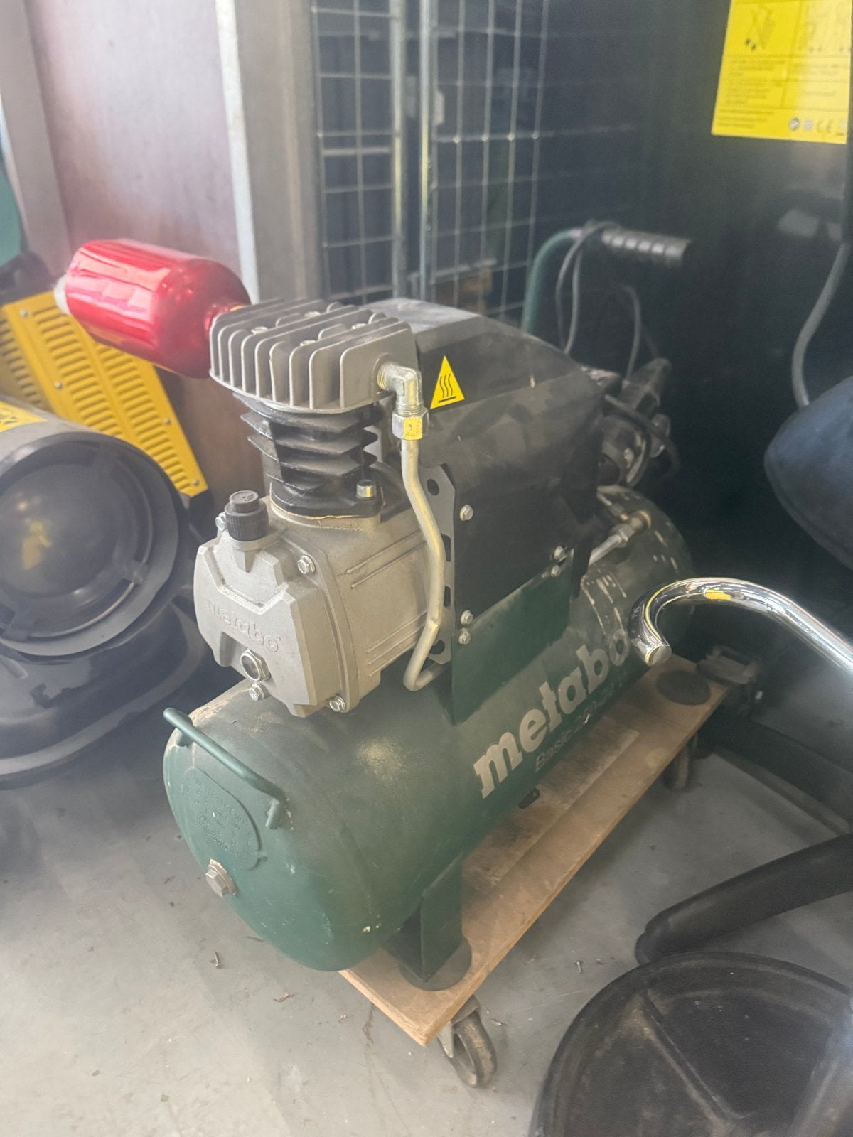 Metabo compressor - Zo goed als nieuw, Doe-het-zelf en Verbouw, 6 tot 10 bar, Ophalen of Verzenden, Zo goed als nieuw, 25 tot 100 liter
