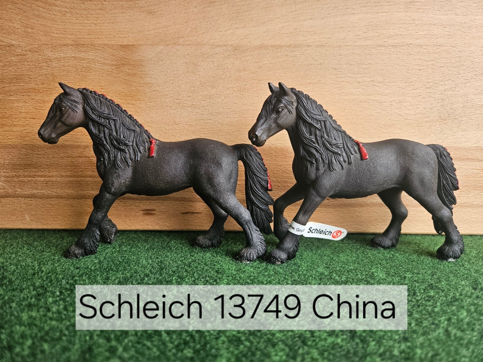 Schleich 13749 Friese merrie met of zonder vaantje
2014, Ophalen of Verzenden, Zo goed als nieuw, Paard, Beeldje of Figuurtje