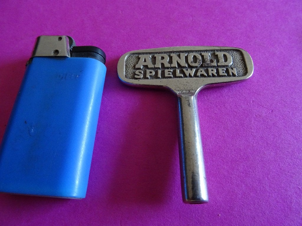 ANTIEKE OPWINDSLEUTEL ARNOLD  BLIKKEN SPEELGOED TOYS SLEUTEL, Antiek en Kunst, Antiek | Speelgoed, Ophalen of Verzenden