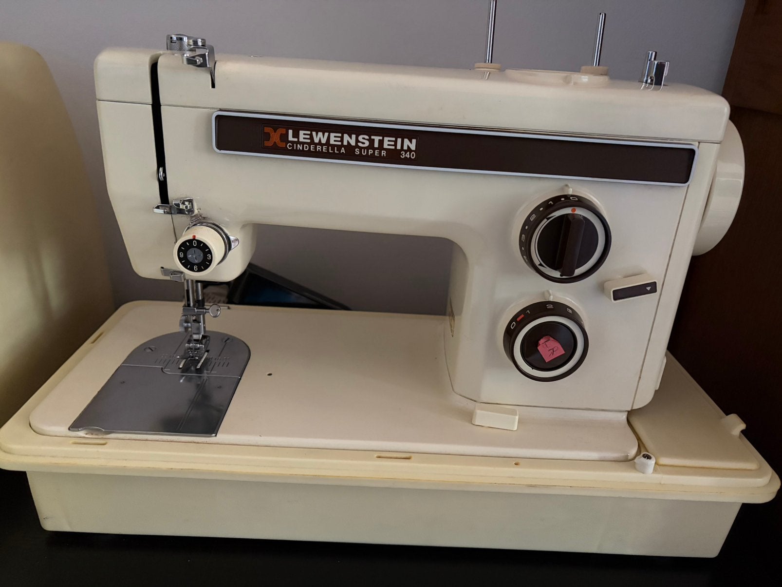 Gratis: Lewenstein naaimachine (defecte pedaal), Ophalen, Gebruikt, Naaimachine, Lewenstein