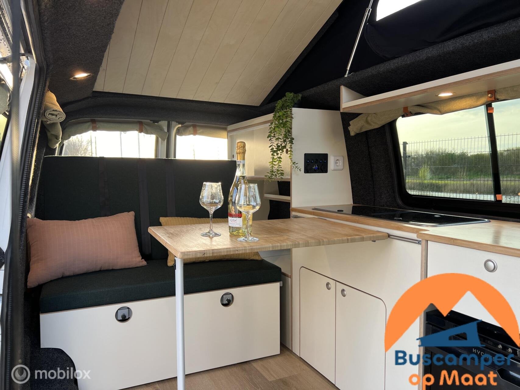 Volkswagen T6 2017 L1H1 zwart, Buscamper of Camperbus, Bedrijf, Airconditioning, 4 tot 5 meter